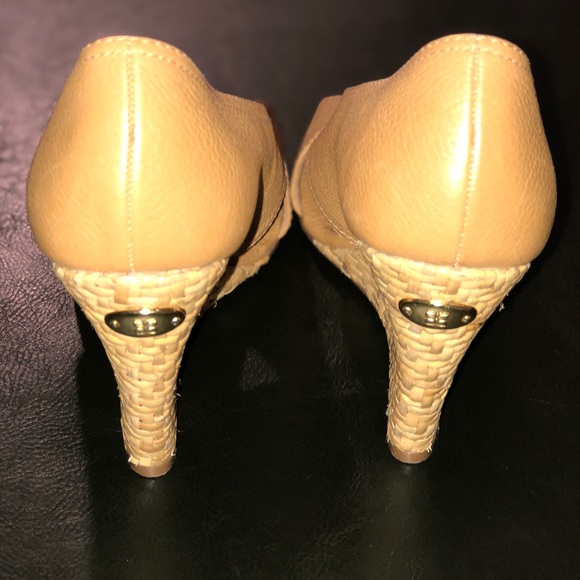 BCBG MAXAZRIA Wedge Heels - Picture 3 of 3